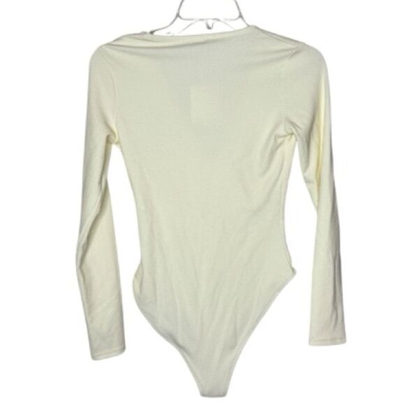 Zara Off White V-Neck Bodysuit. Size Medium. New With Tag. - Picture 2 of 8